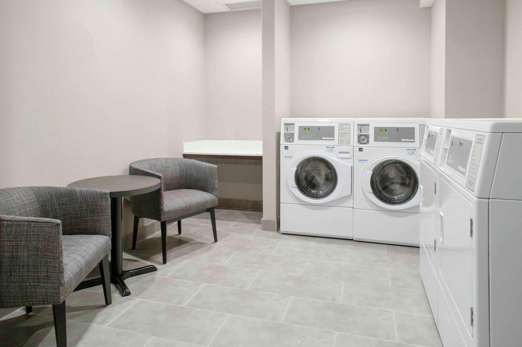 Homewood Suites By Hilton Lansing Eastwood Eksteriør billede